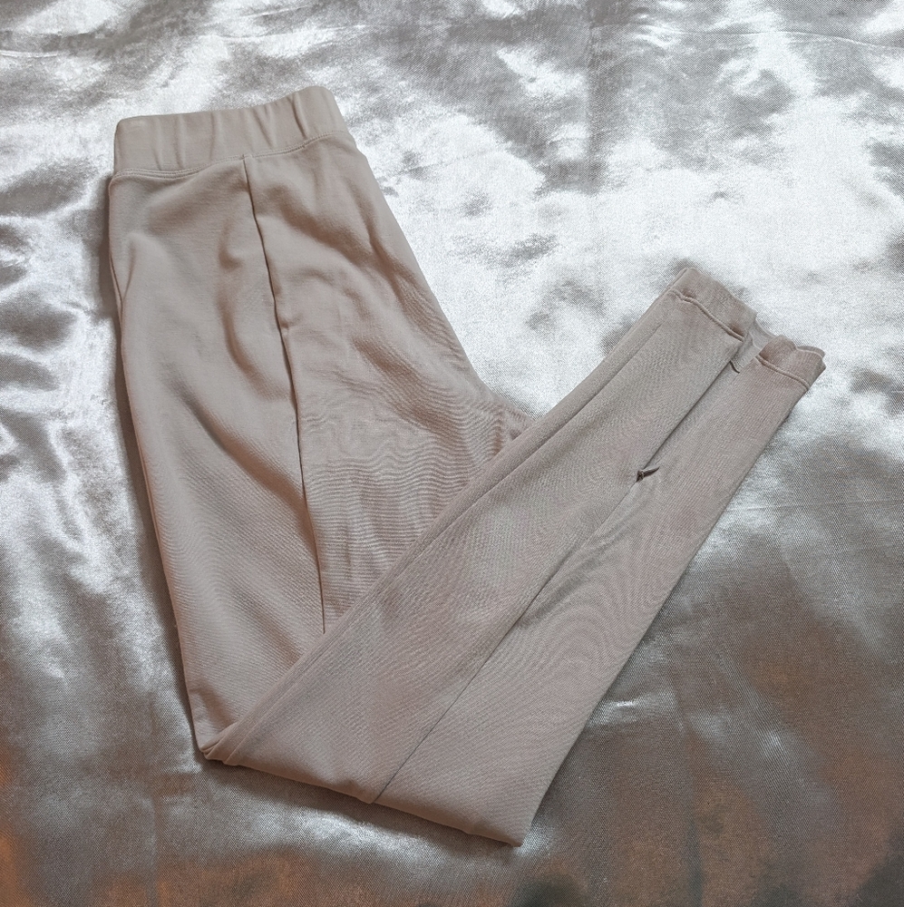 Tommy Bahama Cream Pull-On Slim Leggings, size Medium